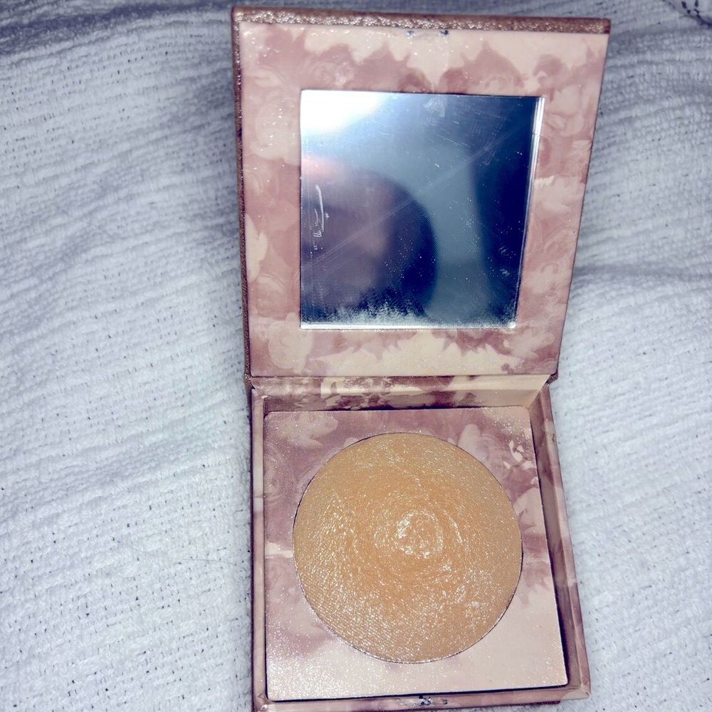 Radiant Glow Compact Powder - Warm Beige